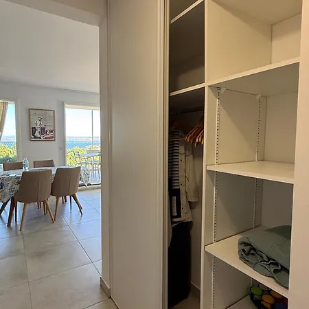 élégant T2 Avec Terrasse à Sète, Parking Sécurisé - Fr-1-338-627 *